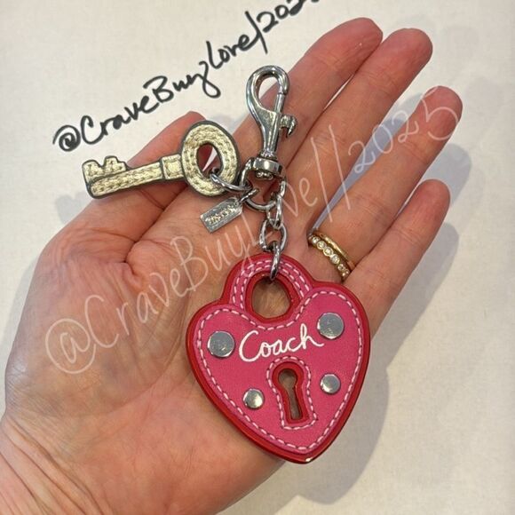 COACH HEART LOCK & KEY CHARM 3D LEATHER STUDS SPELLOUT BAG FOB CHAIN Y2K VGUC - Picture 4 of 10